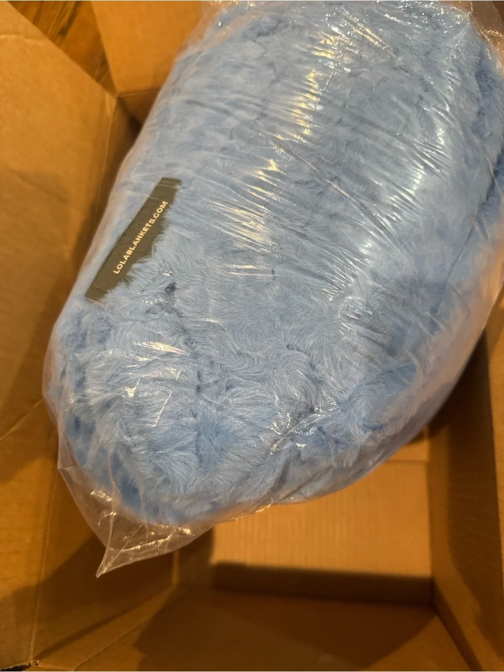 Lola Blankets/Plush Faux Fur Textured Throw/Blanket/Cerulean Blue/NIB/SEALED!